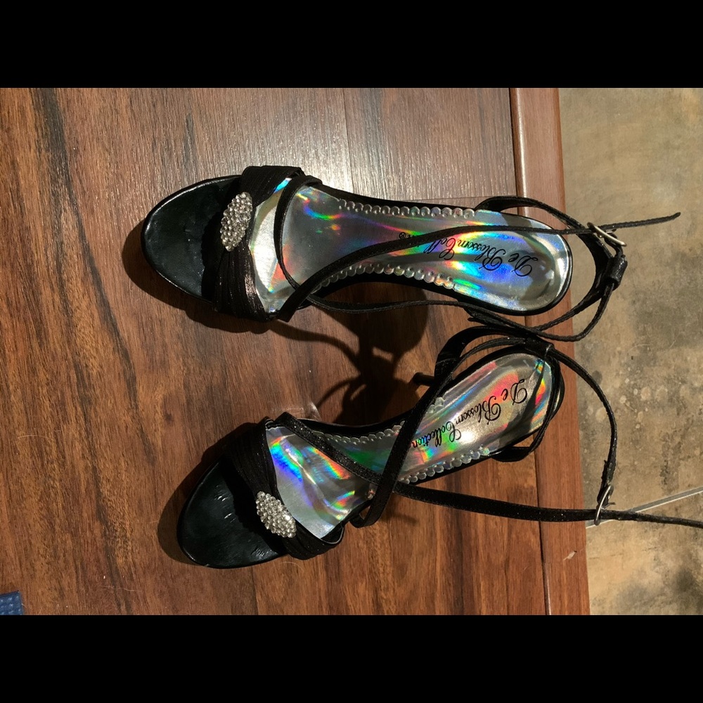 Shoes - Picture 3 of 6
